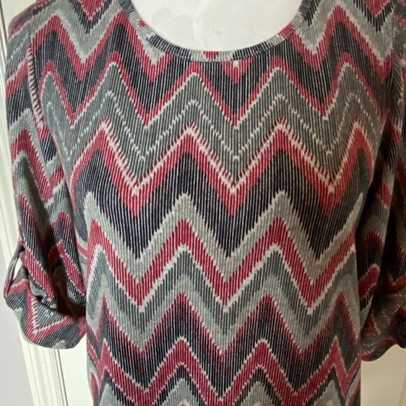 TACERA WOMENS Small Chevron Pullover Top - Picture 3 of 5